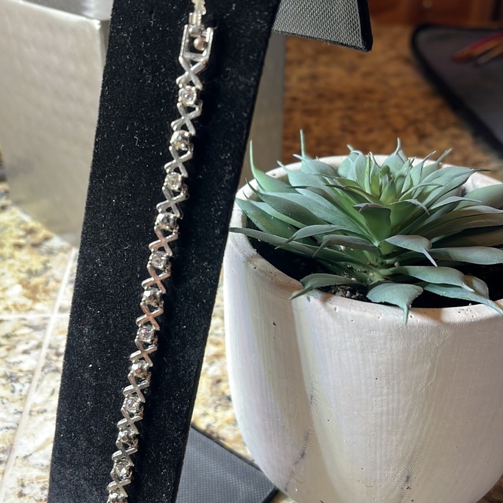 X&O Bracelet. Silver - Picture 2 of 3